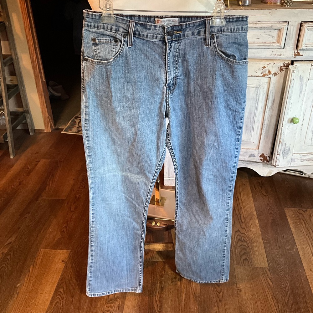 Ladies size 14M Levi jeans - Picture 4 of 5